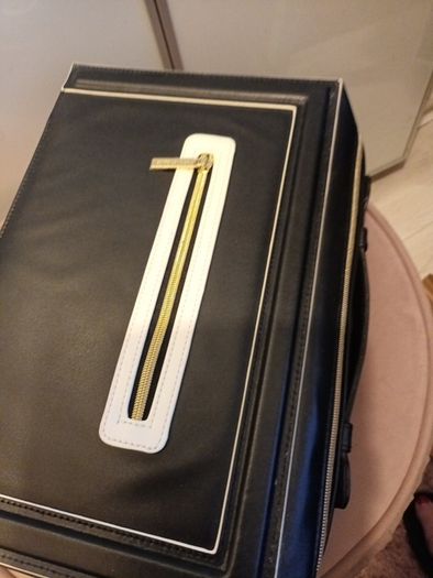 Estee Lauder beauty case