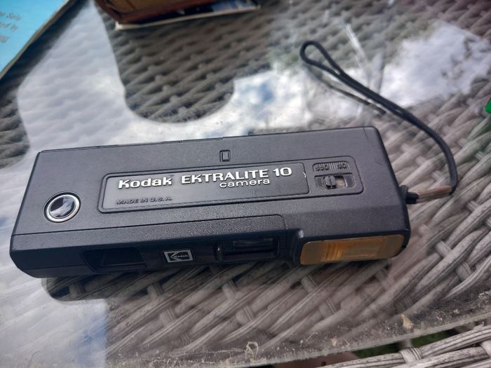 Vintage Kodak Ektralite 10 camera, with film, D18 post 8e
