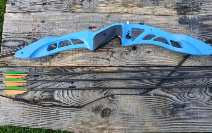 Archery Bow, 68" Carbon Recurve ILF +3arrows