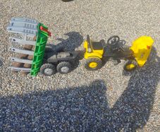 JCB Kids dumper (rolly toys)