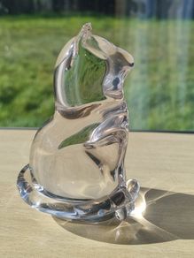 Crystal figurine of a cat in a sitting position