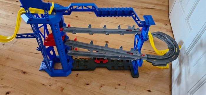 Monster Jam Garage Playset