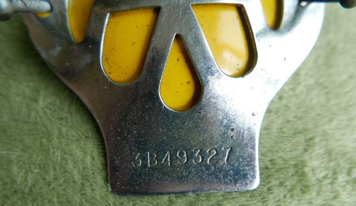 Vintage Aa Car Badge No 3b49327 Perfect Condition