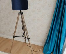 Tripod lamp