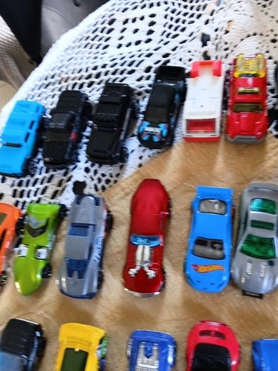 33 Die cast metal collectable cars
