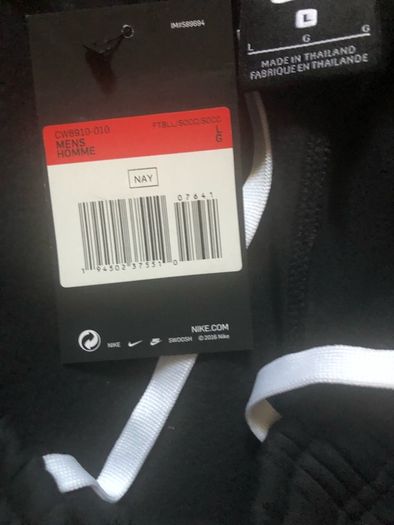 Nike Shorts training size L zipped pockets brand new
