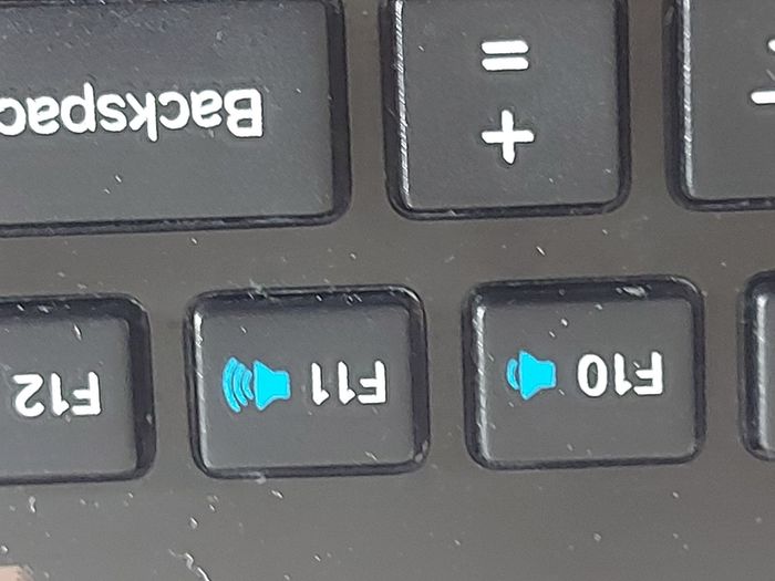Logitech Wireless Solar Keyboard K750, excellent cosmetic condition, without  tiny Logitech Unifying receiver