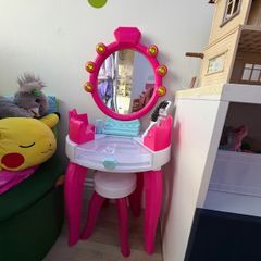 Barbie Makeup Table