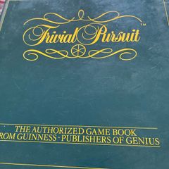 Vintage Trivial Pursuit Guinness Game Book-1986