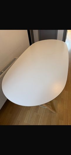 Free dining table