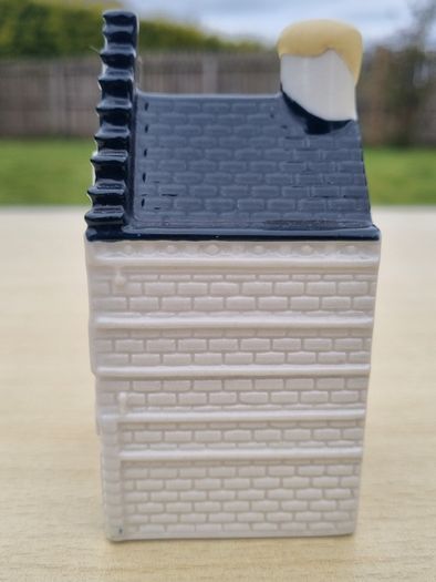 KLM ceramic collector's house no. 82