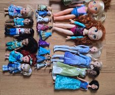 Large set of Disney dolls.