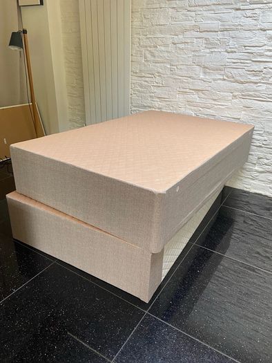 King size mattress base