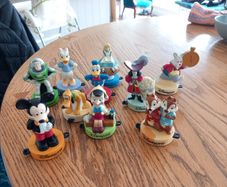 Disney  Paris  toys 1999 happy meal from Mc Donald kids toys  boy girls Collectable looney tunes