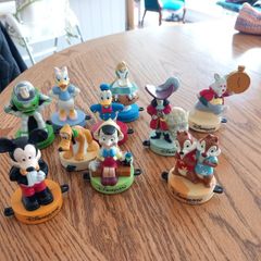Disney  Paris  toys 1999 happy meal from Mc Donald kids toys  boy girls Collectable looney tunes