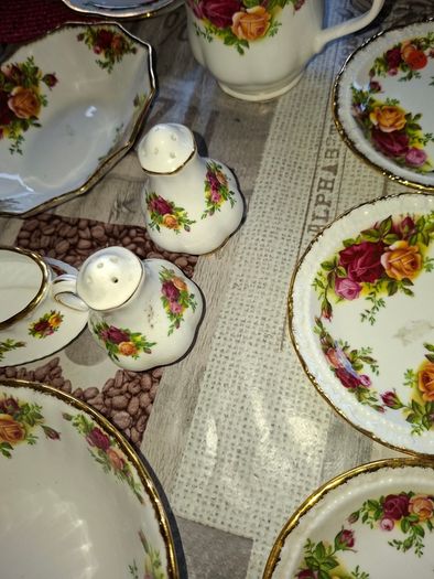 Old Country Rose Royal Albert Porcelain 13 Piece which includes Two Tier Cake Stand, Postage Available or collection