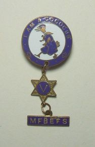 COCOCUB CLUB (Cadbury-Bournville) - membership badge featuring Dumpty Doo duck (1930's). Scarce with both bars.