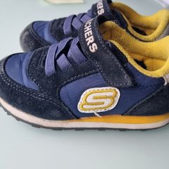2 pairs boy trainers Nike UK 5.5 and Sketchers UK 6