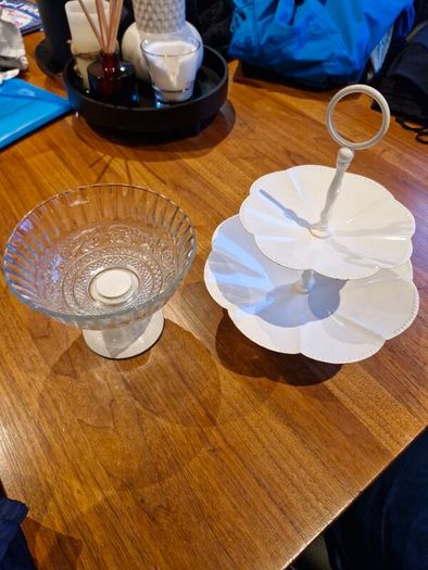 1 cake stand