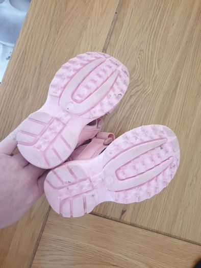 Girls pink sandals
