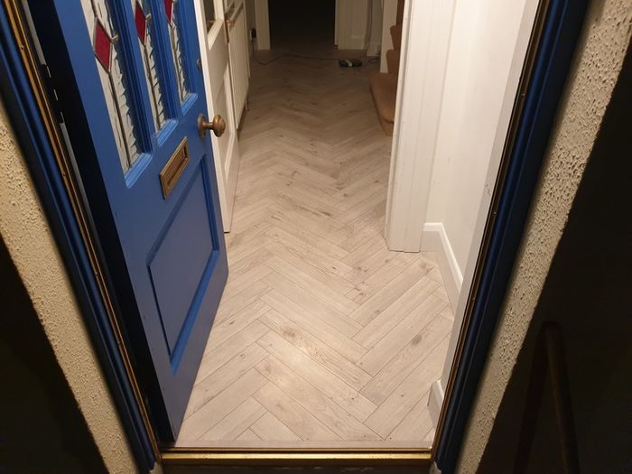 Laminate floor flooring  service