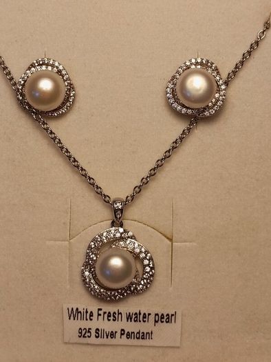 Bargain.Sterling Silver Cultured Pearl and Natural Zircon Pendant and Earrings Set