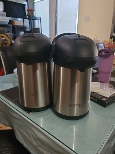 two matching GenWare 2.5L Vacuum Pump Pots