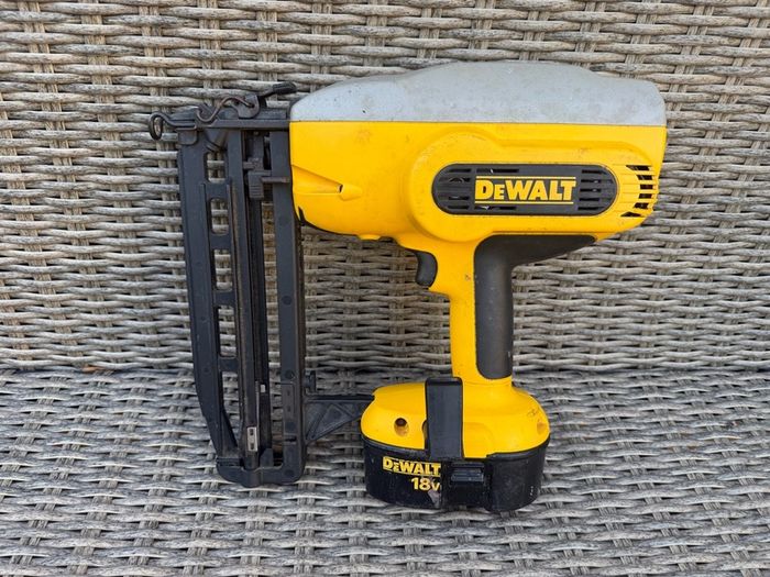Dewalt 2nd fix Nailer for parts
