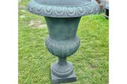 Urn Large Cast Iron CH R S022A