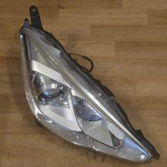 Toyota Aqua 2016 head light (driver side)