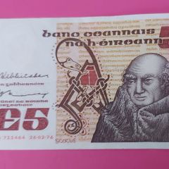 Irish 1976 "Scotus"  Five pound banknote in Uncirculated condition