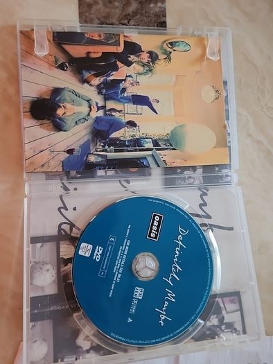Oasis DVD - Definitely Maybe