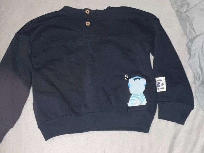 Leigh Tucker jumper 9-12