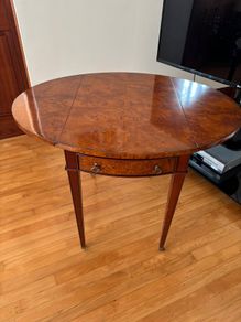 Oval Pembroke drop-leaf table