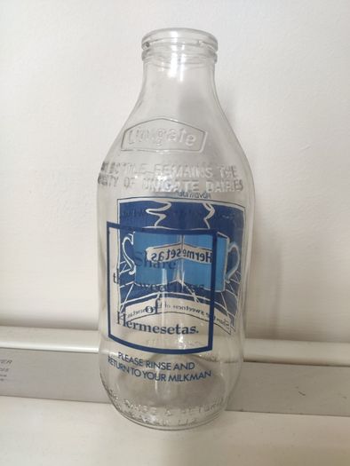 Unigate 1980s milk bottle Hermesetas