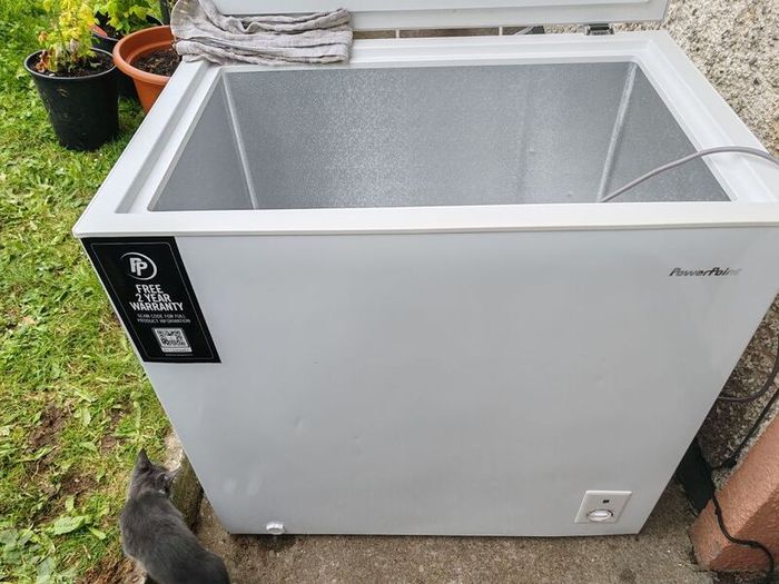 Chest freezer
