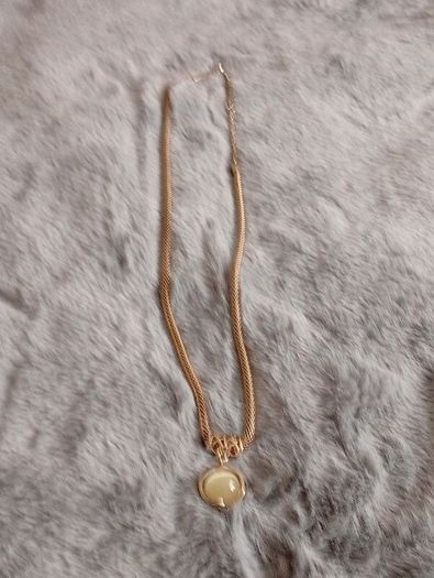 Necklace very nice .
