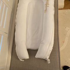 DockATot Deluxe+ Baby Nest (Sleepyhead), 0 to 8 Months, Excellent Condition