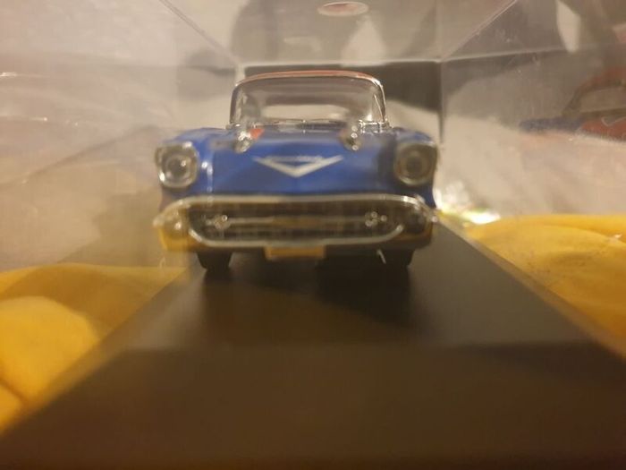Budweiser Dinky 1957 Die.cast Model chevrolet belair 1.43 scale
