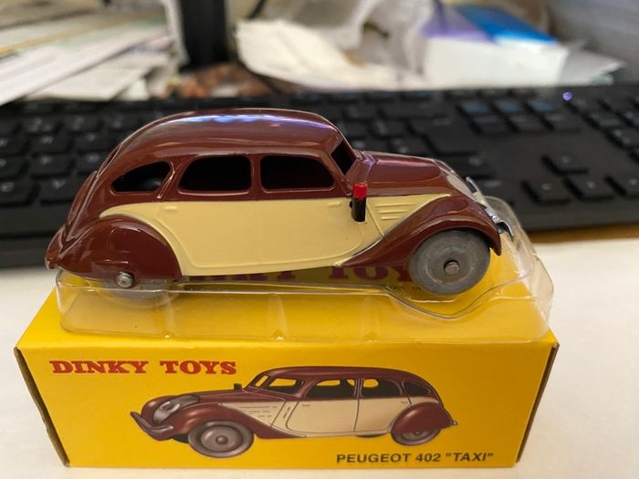 Dinky Peugeot 402 Taxi atlas