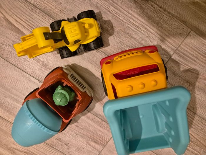 Bulky kids cars