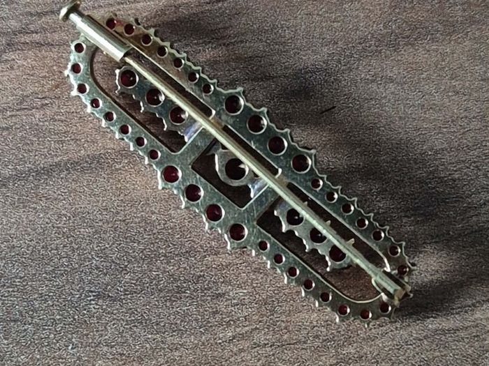 An  Amazing 14Ct Solid Gold Garnet Brooch, A heavy 7.2 grams