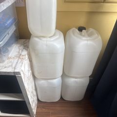 Drums to keep water for fish tanks