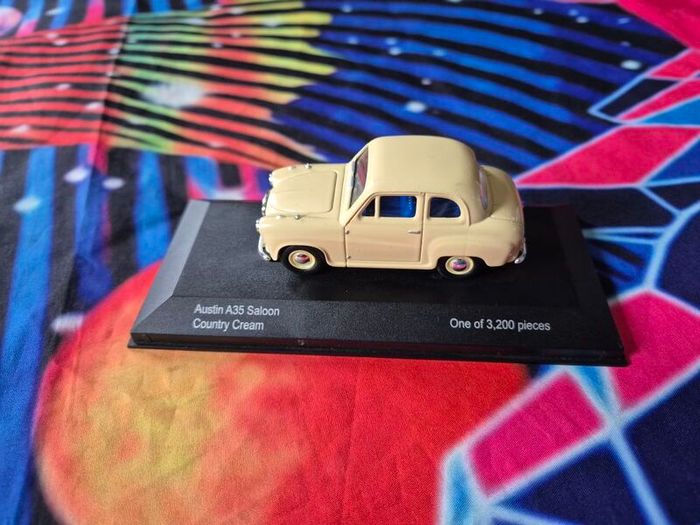 Corgi Vanguards 1:43 scale Austin A35 Saloon