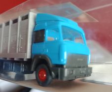 IVECO Livestock truck model with trailer