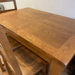 Wooden Rustic Oak Extending Dining Table (4-6 Seats)