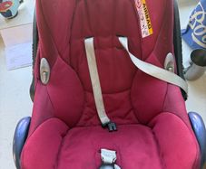Maxi Cosi car seat with iso fix base