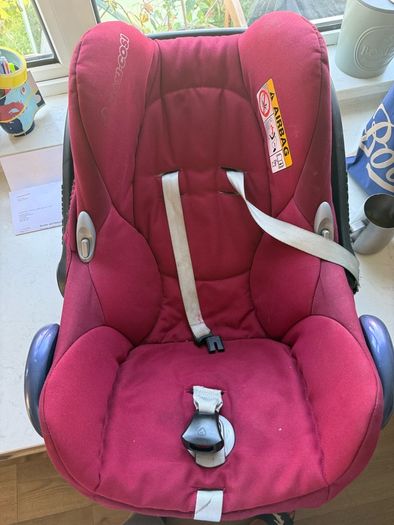 Maxi Cosi car seat with iso fix base