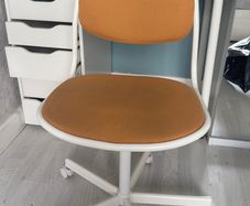 desk chair