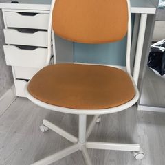 desk chair